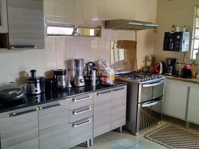 Casa com 300m² 2 quartos e 2 banheiros, à venda, no bairro Jardim São Pedro em Mogi das Cruzes