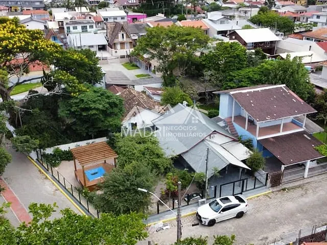 Casa com 306m² 2 quartos e 1 banheiro, à venda, no bairro Praia de Fora em Palhoça