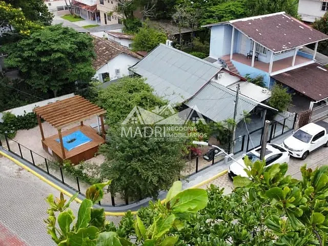 Casa com 306m² 2 quartos e 1 banheiro, à venda, no bairro Praia de Fora em Palhoça