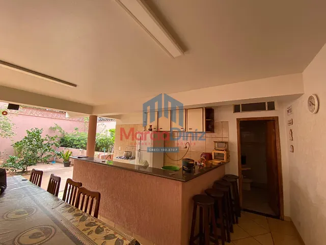 Casa com 580m² 4 quartos e 2 banheiros, à venda, no bairro Centro em Ituverava