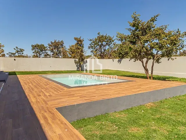 Casa com 1000m² 4 quartos e 5 banheiros, à venda, no bairro Estância Vargem Bonita em Senador Canedo