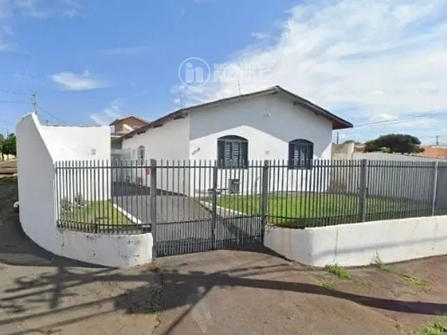 Casa com 328m² 4 quartos e 2 banheiros, à venda, no bairro Estados em Londrina