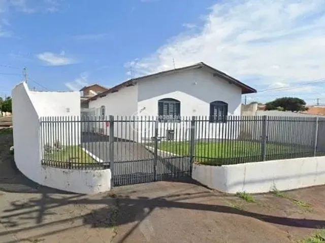 Casa com 328m² 4 quartos e 2 banheiros, à venda, no bairro Estados em Londrina