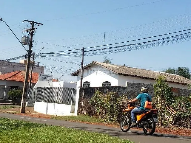 Casa com 328m² 4 quartos e 2 banheiros, à venda, no bairro Estados em Londrina