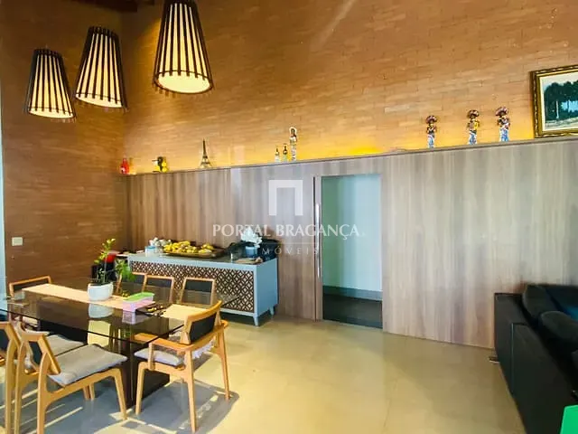 Casa com 5500m² 3 quartos e 7 banheiros, à venda, no bairro Bom Retiro em Bragança Paulista
