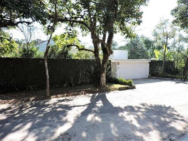 Casa com 5115m² 5 quartos e 8 banheiros, à venda, no bairro Chácara de La Rocca em Carapicuíba