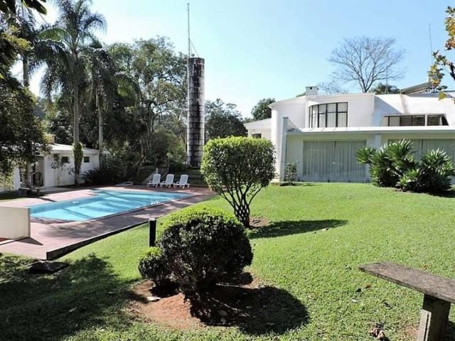 Casa com 5115m² 5 quartos e 8 banheiros, à venda, no bairro Chácara de La Rocca em Carapicuíba