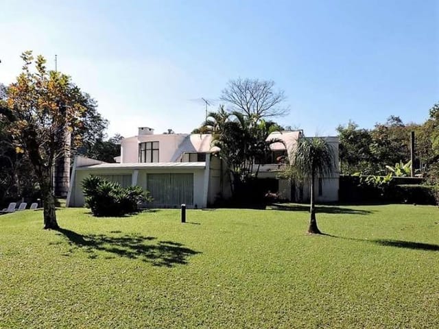 Casa com 5115m² 5 quartos e 8 banheiros, à venda, no bairro Chácara de La Rocca em Carapicuíba