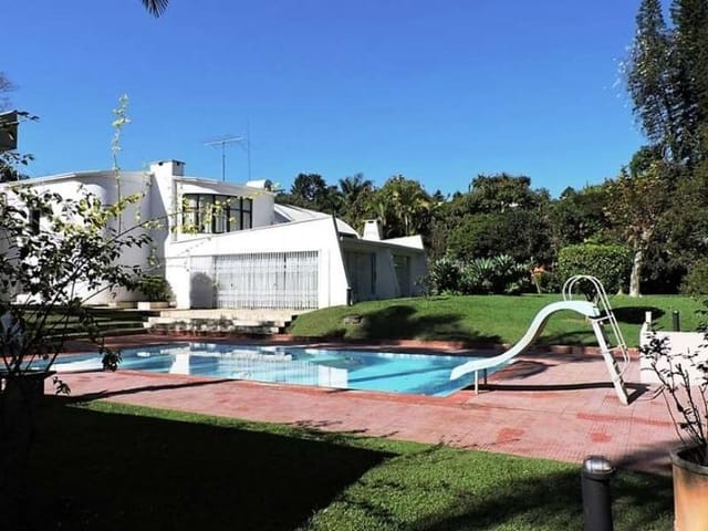 Casa com 5115m² 5 quartos e 8 banheiros, à venda, no bairro Chácara de La Rocca em Carapicuíba