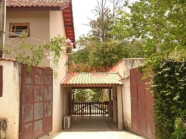 Casa com 395m² 2 quartos e 2 banheiros, à venda, no bairro Jardim Itapema em Guararema