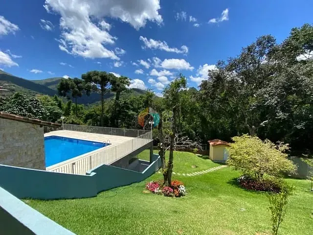 Casa com 950m² 7 quartos e 10 banheiros, à venda, no bairro Itaipava em Petrópolis