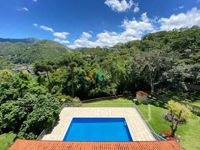 Casa com 950m² 7 quartos e 10 banheiros, à venda, no bairro Itaipava em Petrópolis
