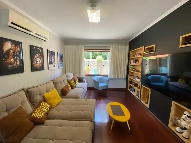 Casa com 950m² 7 quartos e 10 banheiros, à venda, no bairro Itaipava em Petrópolis