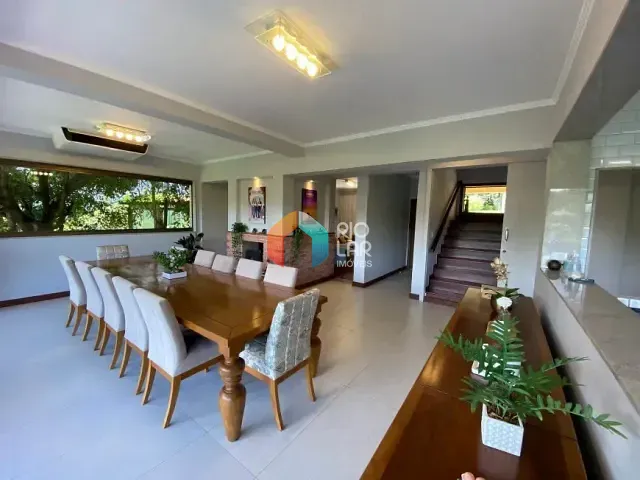 Casa com 950m² 7 quartos e 10 banheiros, à venda, no bairro Itaipava em Petrópolis