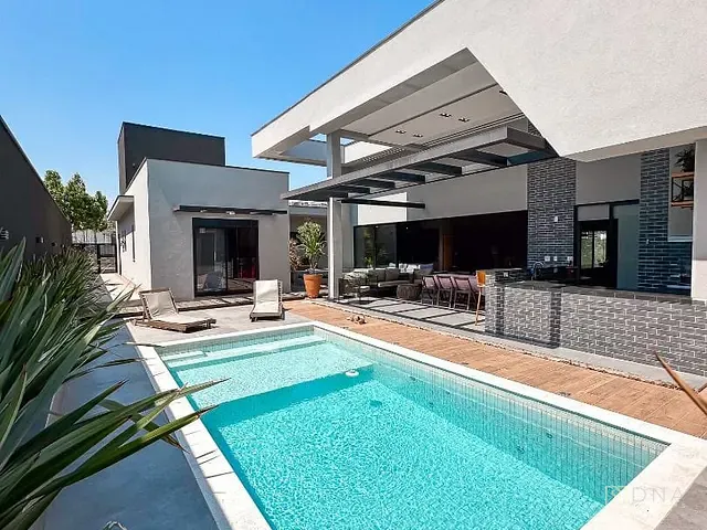 Casa com 349m² 4 quartos e 4 banheiros, à venda, no bairro Colinas Do Parahyba em São José dos Campos