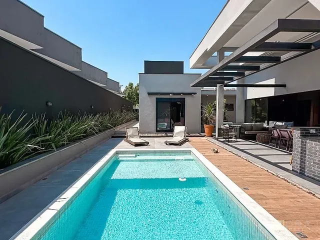 Casa com 349m² 4 quartos e 4 banheiros, à venda, no bairro Colinas Do Parahyba em São José dos Campos