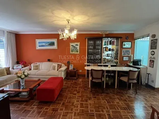 Casa com 305m² 5 quartos e 5 banheiros, à venda, no bairro Hugo Lange em Curitiba