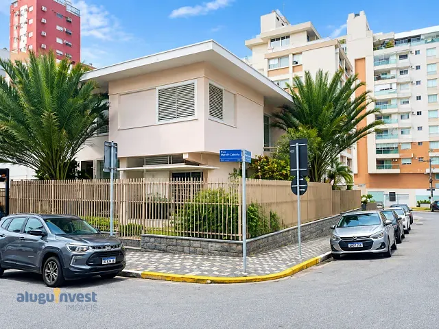 Casa para alugar, no bairro Centro em Florianópolis