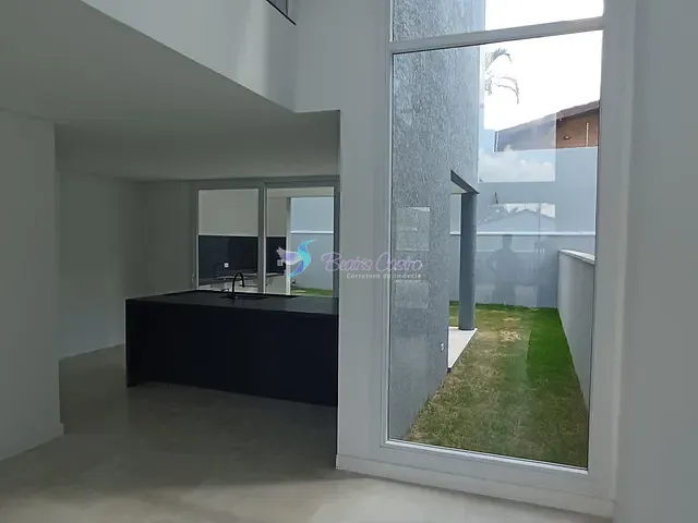 Casa com 262m² 3 quartos e 4 banheiros, à venda ou para alugar, no bairro Villa Giglio em Atibaia