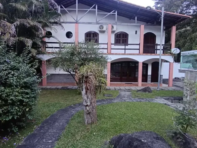 Casa com 2100m² 8 quartos e 6 banheiros, à venda, no bairro Parque Silvestre em Guapimirim