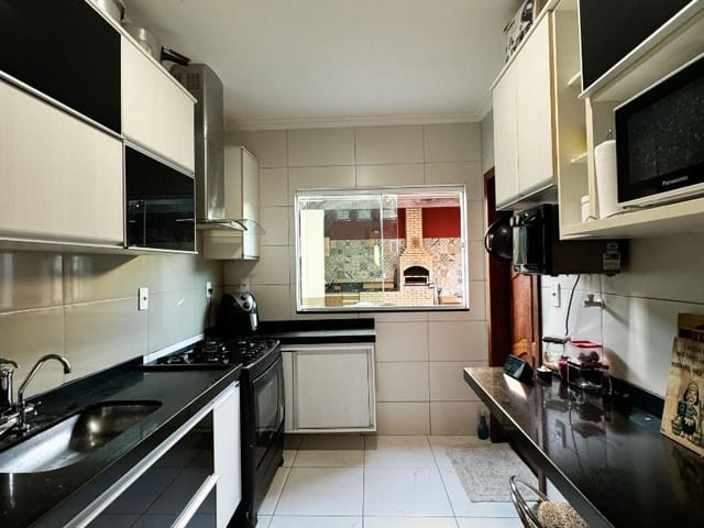 Casa com 200m² 3 quartos e 4 banheiros, à venda, no bairro Colina de Laranjeiras em Serra
