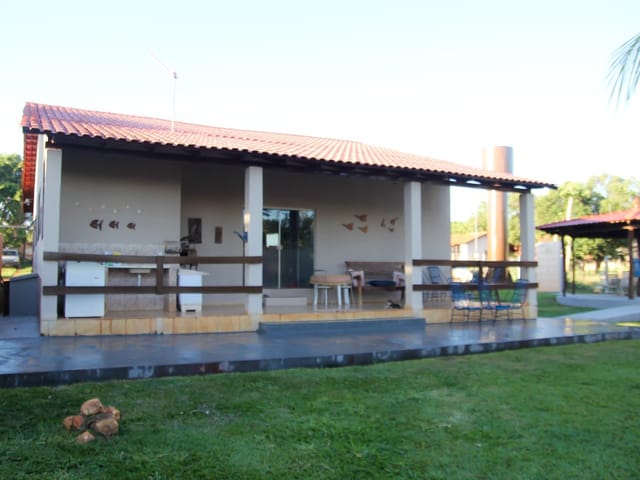 Casa com 780m² 4 quartos e 1 banheiro, à venda, no bairro Setor Central em Buriti Alegre