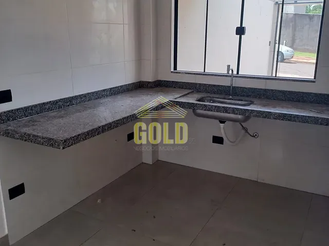 Casa 3 quartos e 2 banheiros, à venda, no bairro Jardim Prefeito Milton Menezes em Londrina