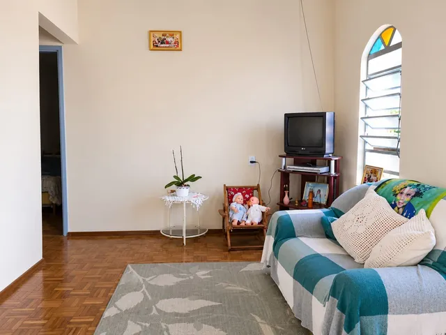 Casa com 300m² 2 quartos e 1 banheiro, à venda, no bairro Jardim Guanabara em Americana