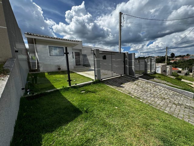 Foto do Casa - Casa de frente para a rua,  com AMPLO TERRENO contendo 3 dormitórios à venda no bairro Parque do Embu, Colombo, PR | K9 Imóveis