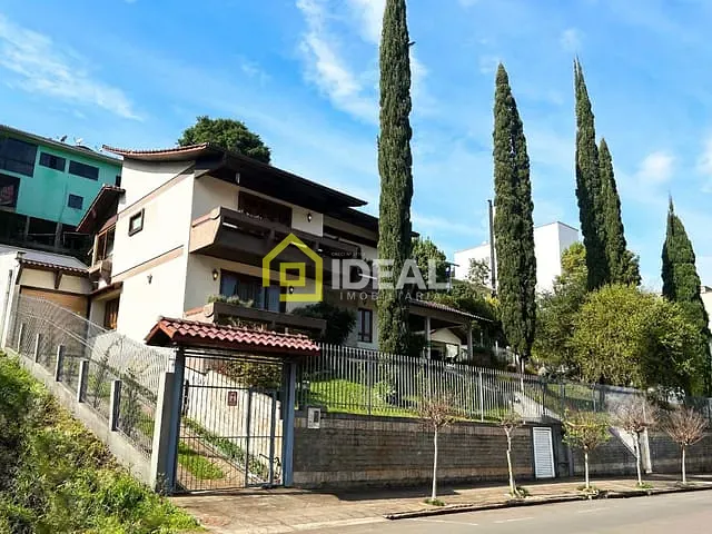 Casa 4 quartos e 4 banheiros, à venda, no bairro Centro em Concórdia