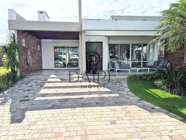 Casa com 380m² 3 quartos e 2 banheiros, à venda, no bairro Atlântida Sul em Osório