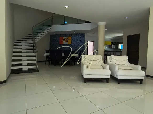 Casa com 480m² 6 quartos e 3 banheiros, à venda, no bairro Nossa Senhora da Vitória em Ilhéus