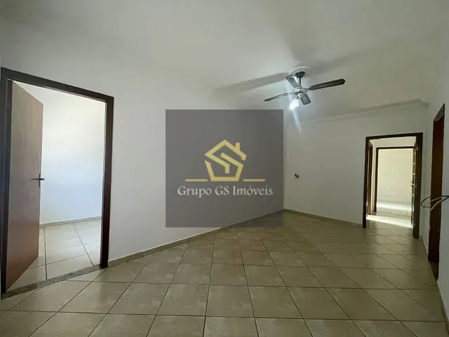 Casa com 250m² 3 quartos e 3 banheiros, à venda, no bairro Vila Clayton em Valinhos