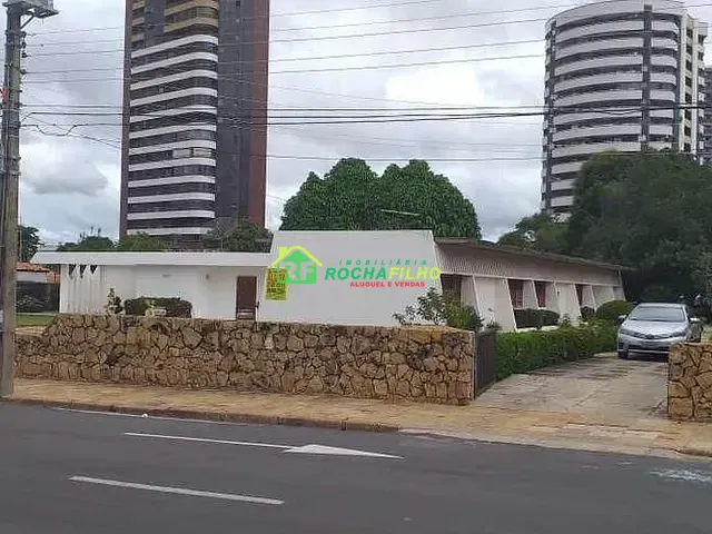 Casa com 2800m² 4 quartos e 3 banheiros, à venda ou para alugar, no bairro Jóquei em Teresina