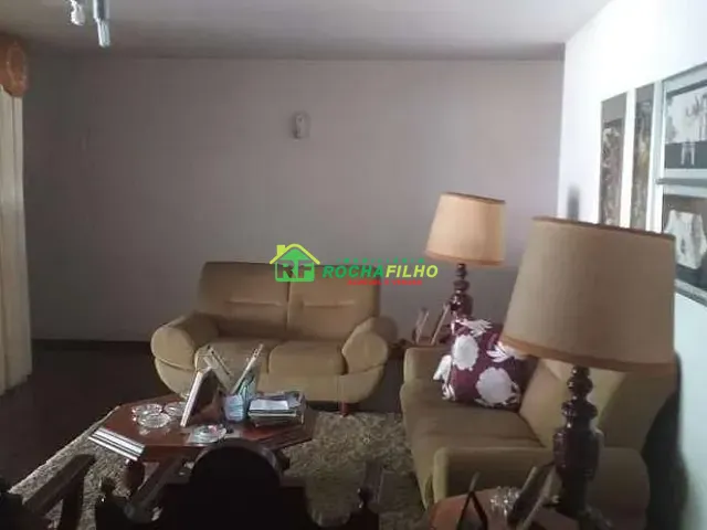 Casa com 2800m² 4 quartos e 3 banheiros, à venda ou para alugar, no bairro Jóquei em Teresina