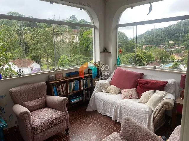 Casa com 160m² 3 quartos e 3 banheiros, à venda, no bairro Valparaíso em Petrópolis