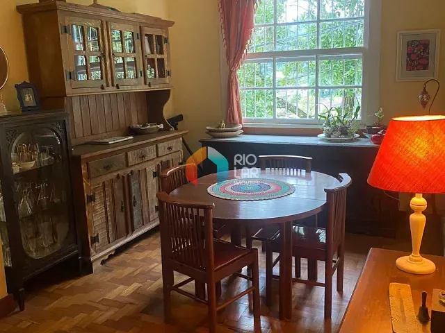 Casa com 160m² 3 quartos e 3 banheiros, à venda, no bairro Valparaíso em Petrópolis