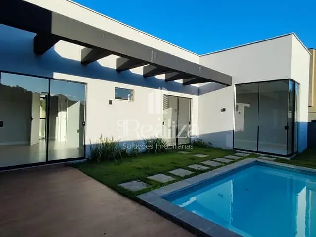 Casa 3 quartos e 4 banheiros, à venda, no bairro Nossa Senhora da Vitória em Ilhéus