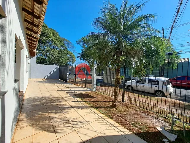 Casa 4 quartos e 3 banheiros, à venda, no bairro Zona 02 em Maringá
