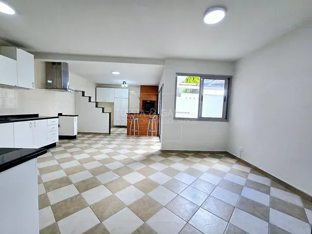 Casa com 220m² 5 quartos e 3 banheiros, à venda, no bairro Xaxim em Curitiba