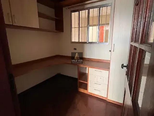 Casa com 250m² 4 quartos e 2 banheiros, à venda, no bairro Jardim Colorado em São José dos Campos