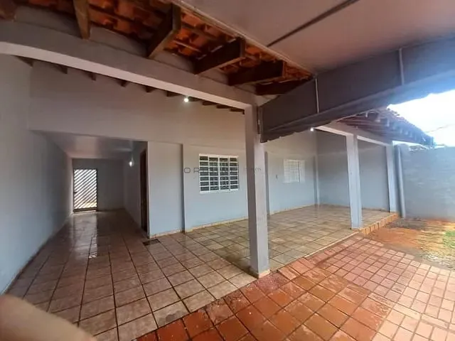 Casa com 200m² 3 quartos e 2 banheiros, à venda, no bairro Maria Aparecida Pedrossian em Campo Grande