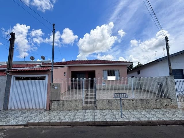 Casa com 360m² 3 quartos e 2 banheiros, à venda, no bairro Centro em Vargem Grande do Sul