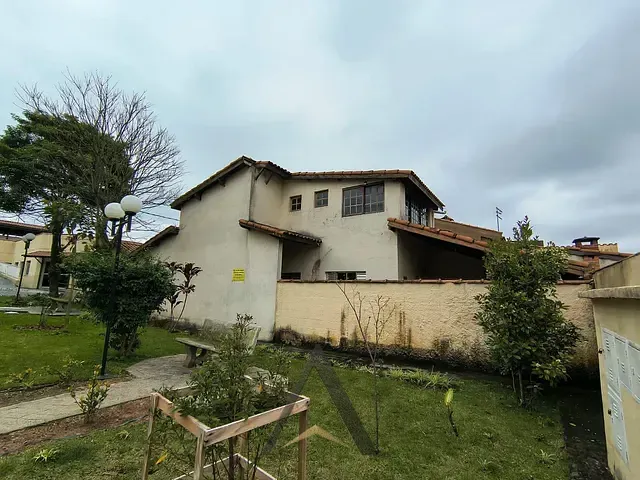 Casa com 160m² 2 quartos e 1 banheiro, à venda, no bairro Vila Romanópolis em Ferraz de Vasconcelos