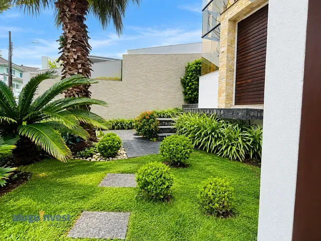 Casa 3 quartos e 4 banheiros, para alugar, no bairro Pedra Branca em Palhoça