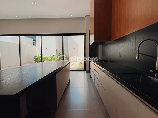 Casa 3 quartos e 2 banheiros, à venda, no bairro Condomínio Vila Toscana em Araçatuba