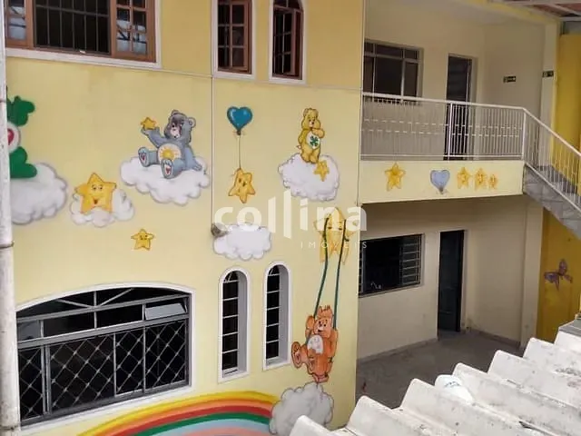 Casa com 220m² 4 quartos e 2 banheiros, à venda, no bairro Vila Silviânia em Carapicuíba