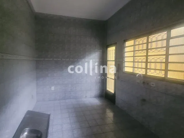 Casa com 220m² 4 quartos e 2 banheiros, à venda, no bairro Vila Silviânia em Carapicuíba