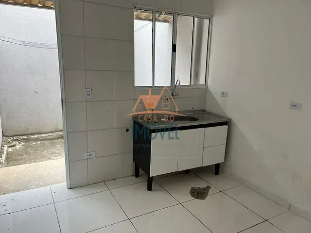 Casa 2 quartos e 2 banheiros, para alugar, no bairro Jardim Sandra em Cotia