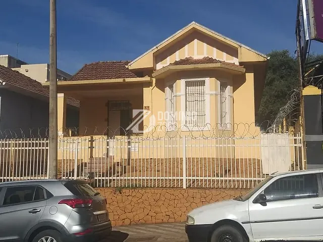 Casa com 282m² 3 quartos e 2 banheiros, para alugar, no bairro Centro em Uberaba